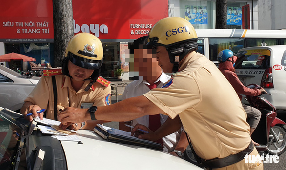 cảnh sát giao thông xử phạt