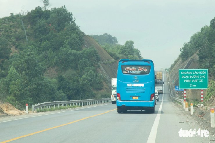 Xe khách 30 chỗ, xe giường nằm, xe tải từ 6 trục bị cấm trên cao tốc Cam Lộ - La Sơn